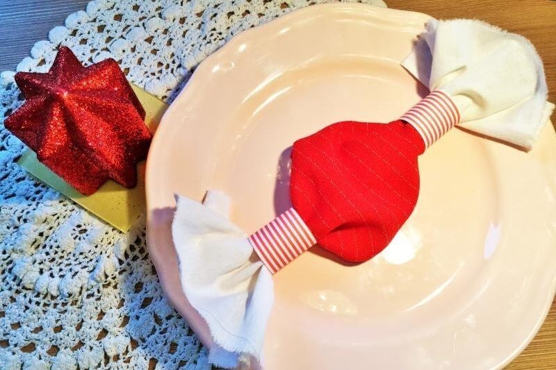 8 simple Christmas napkin folding