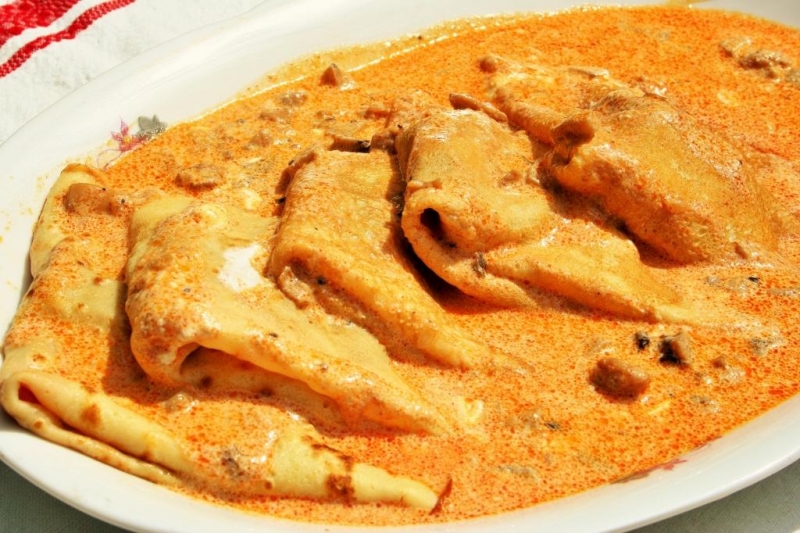 Hortobagyi palacsinta (pancake stuffed with stew)Hortobagyi palacsinta (pancake stuffed with stew)