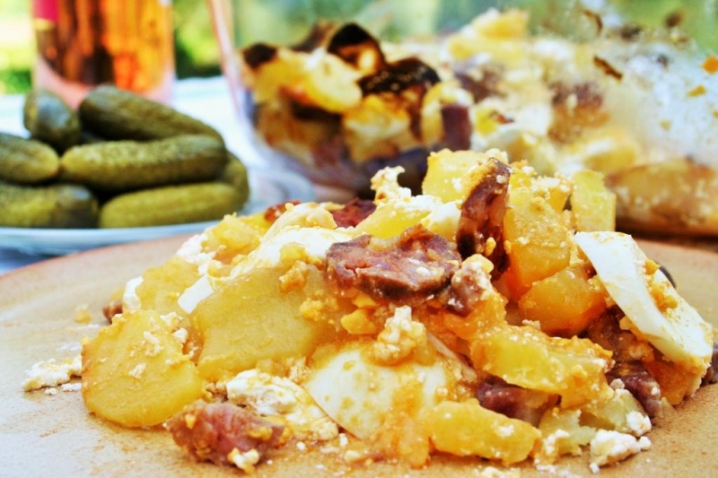 Potato, egg and sausage casserole (rakottkrumpli)Potato, egg and sausage casserole (rakottkrumpli)