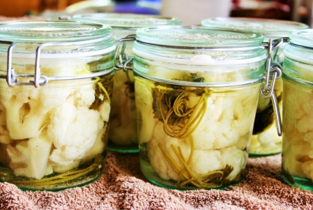 Marinated cauliflower pickles