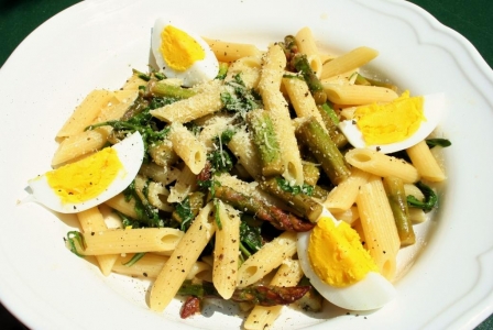 Asparagus and aragula pasta salad