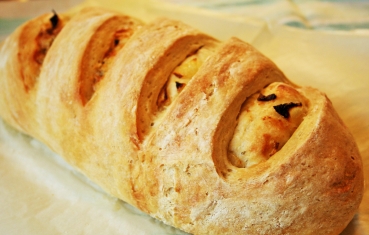 Gorgonzola and onion bread