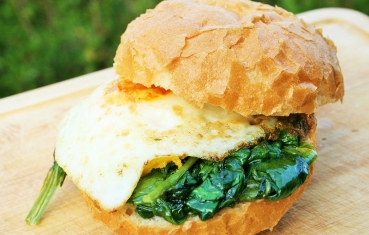 Spinach egg sandwich