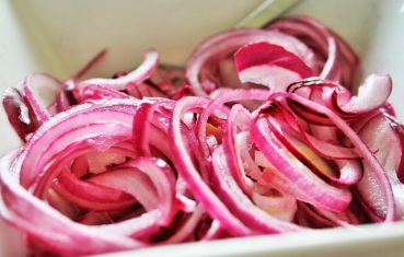 Red onion pickles